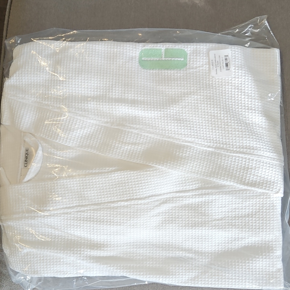 Clinique "Holiday" Robe, One Size Fits Most - New In Packaging